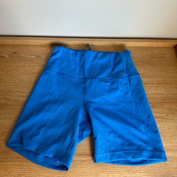 Lululemon Wunder Train 6” Shorts in poolside. Size 8. - Picture 2 of 4